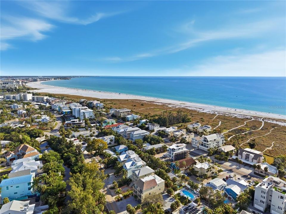 En Venta: $2,799,000 (4 camas, 3 baños, 1803 Pies cuadrados)