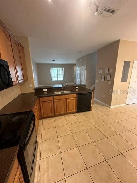 For Rent: $2,500 (3 beds, 2 baths, 1609 Square Feet)