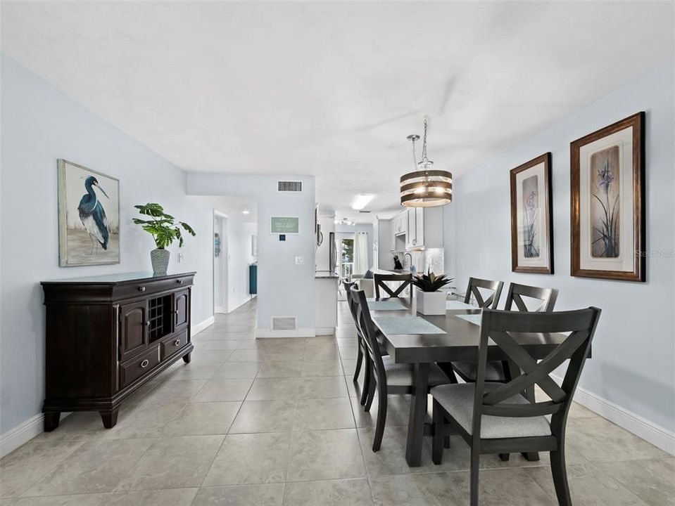For Sale: $624,900 (2 beds, 2 baths, 1186 Square Feet)
