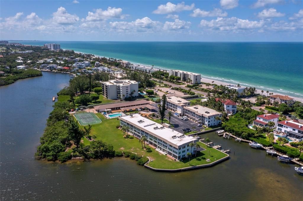For Sale: $624,900 (2 beds, 2 baths, 1186 Square Feet)