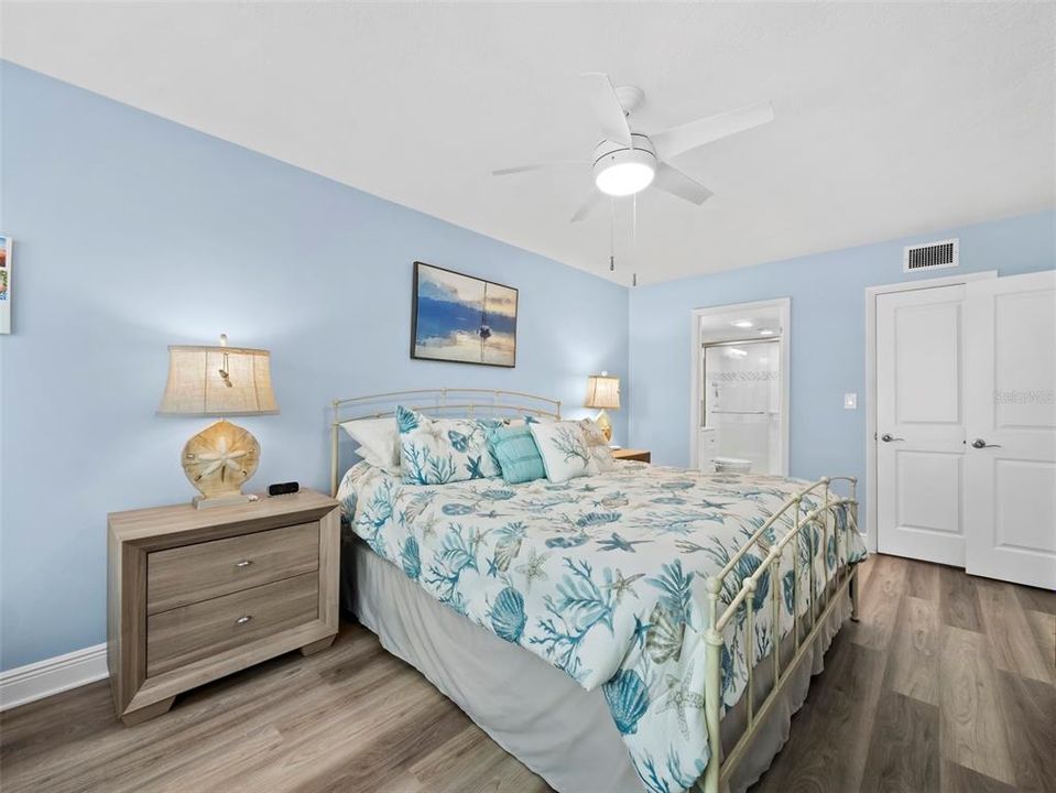 For Sale: $624,900 (2 beds, 2 baths, 1186 Square Feet)