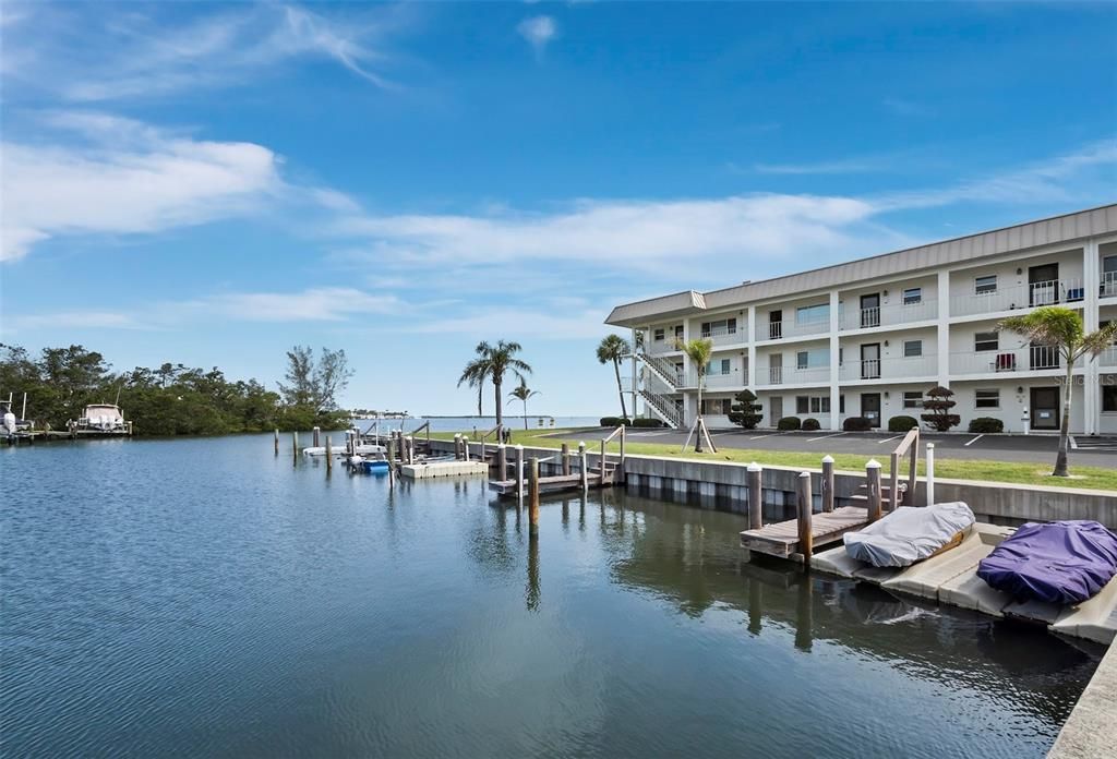 For Sale: $624,900 (2 beds, 2 baths, 1186 Square Feet)