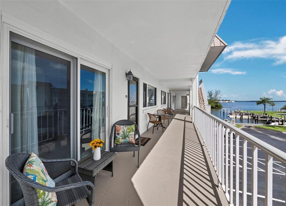 For Sale: $624,900 (2 beds, 2 baths, 1186 Square Feet)
