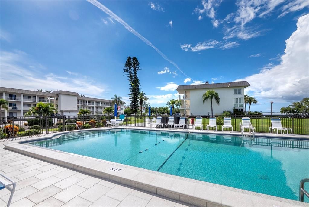 For Sale: $624,900 (2 beds, 2 baths, 1186 Square Feet)