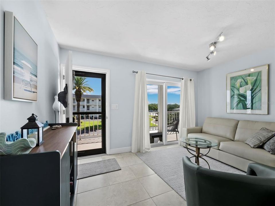For Sale: $624,900 (2 beds, 2 baths, 1186 Square Feet)