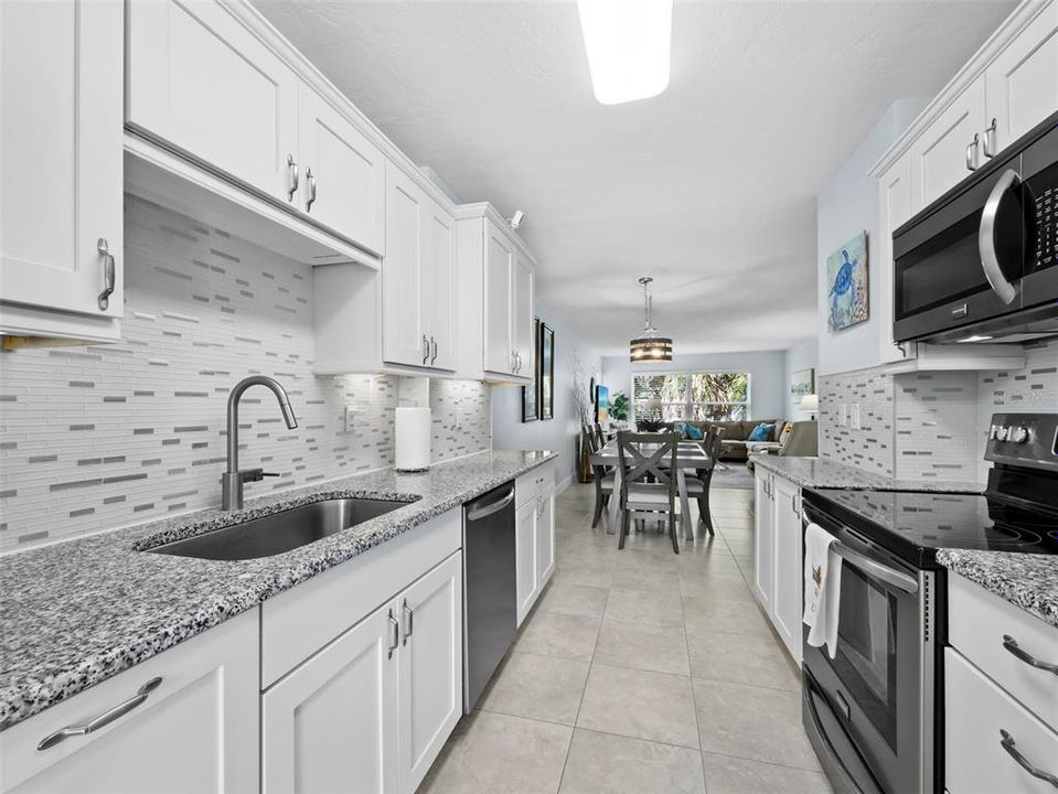 For Sale: $624,900 (2 beds, 2 baths, 1186 Square Feet)