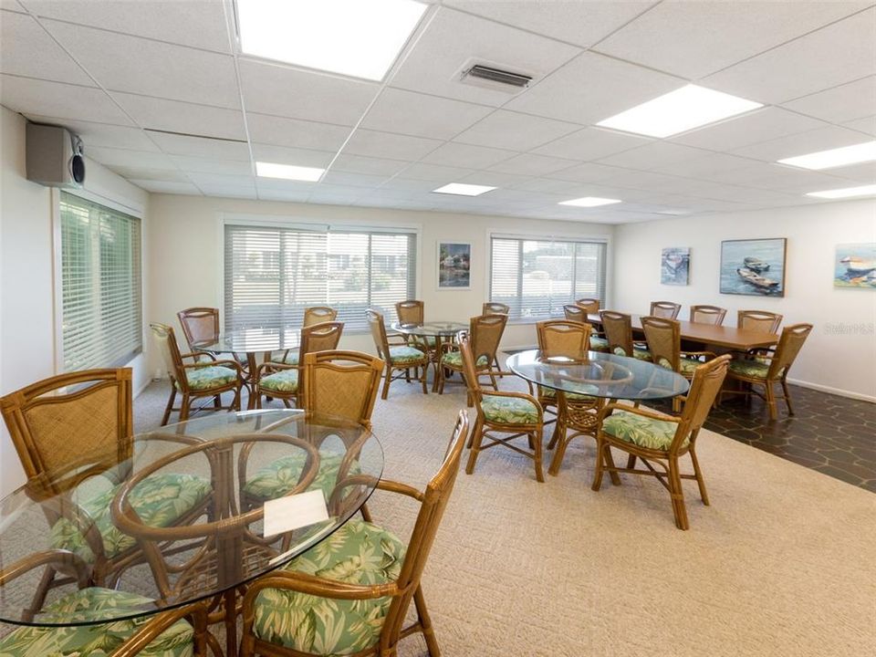 For Sale: $624,900 (2 beds, 2 baths, 1186 Square Feet)