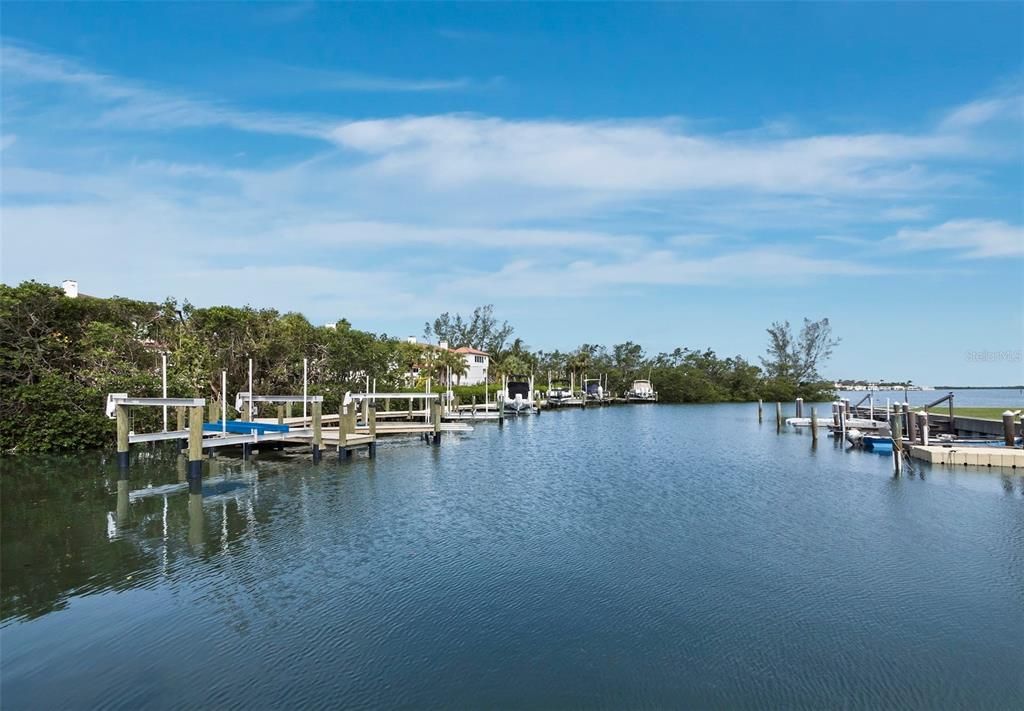 For Sale: $624,900 (2 beds, 2 baths, 1186 Square Feet)