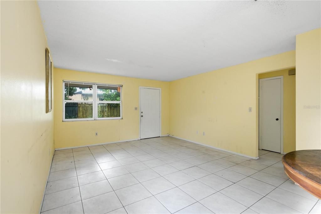 En Venta: $375,000 (4 camas, 2 baños, 1650 Pies cuadrados)