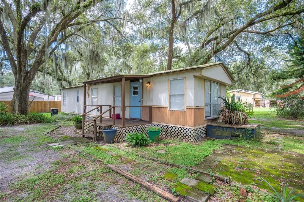 На продажу: $250,000 (5 спален, 3 ванн, 1988 Квадратных фут)
