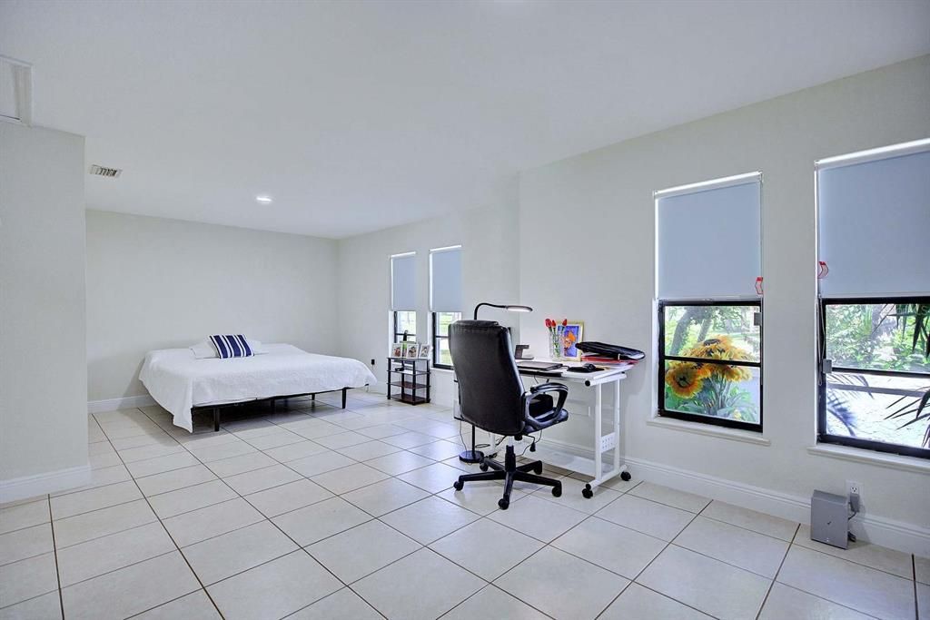For Sale: $449,900 (3 beds, 3 baths, 3246 Square Feet)