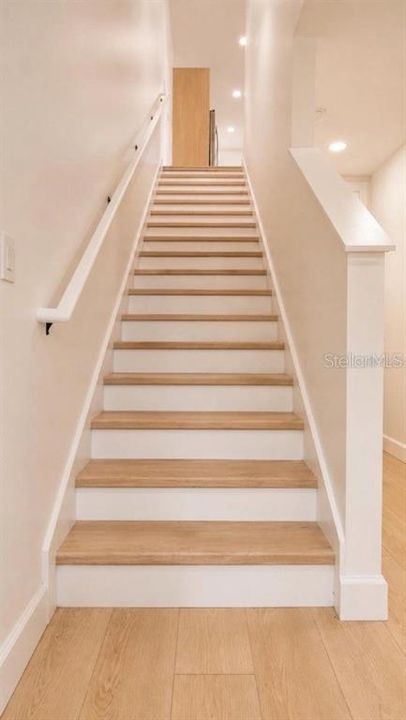 For Rent: $4,350 (3 beds, 3 baths, 2053 Square Feet)