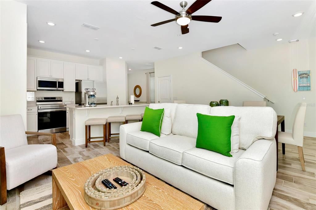 В аренду: $3,400 (4 спален, 3 ванн, 1712 Квадратных фут)