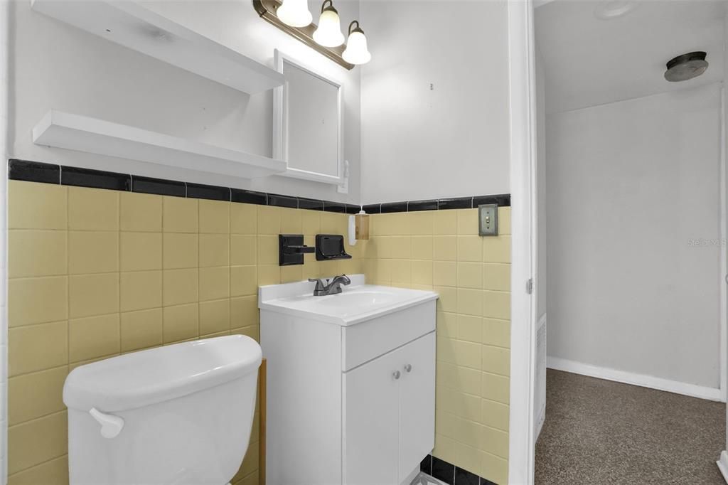 For Sale: $254,900 (3 beds, 1 baths, 888 Square Feet)