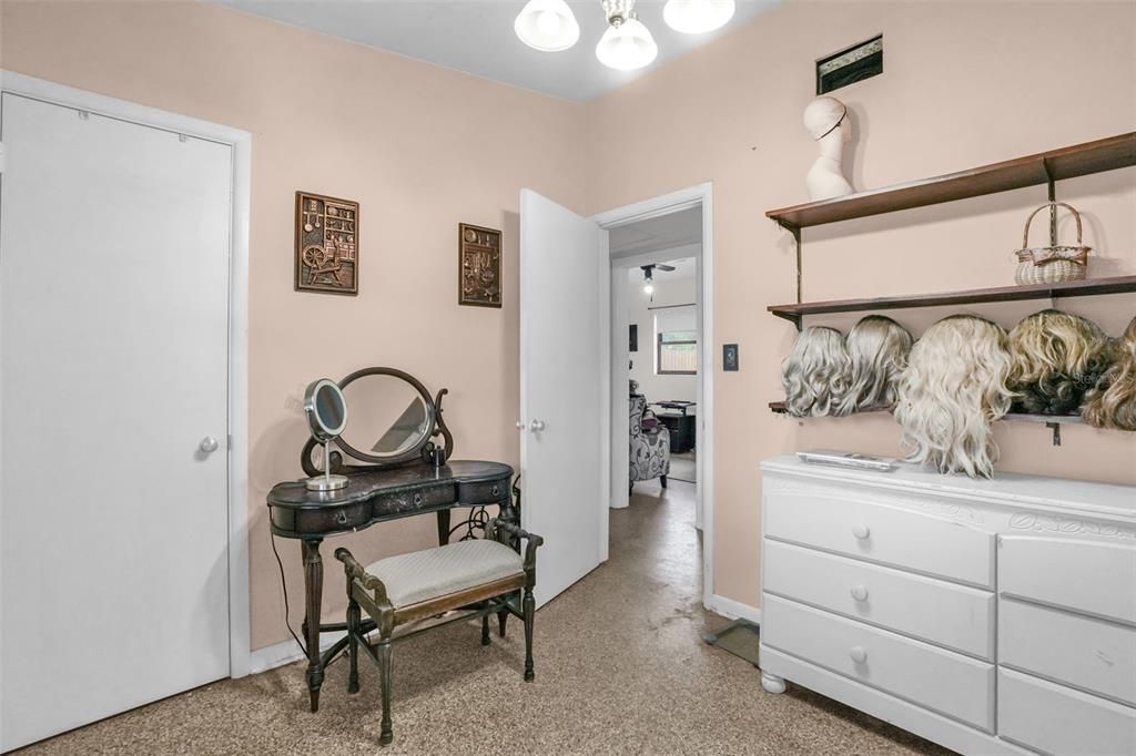 For Sale: $254,900 (3 beds, 1 baths, 888 Square Feet)