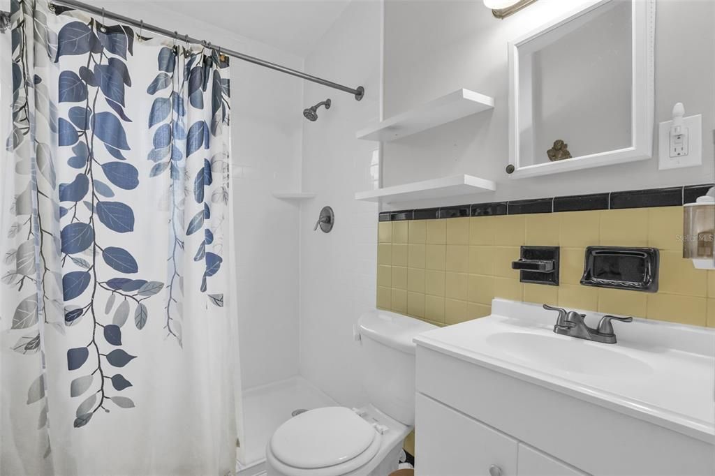 For Sale: $254,900 (3 beds, 1 baths, 888 Square Feet)
