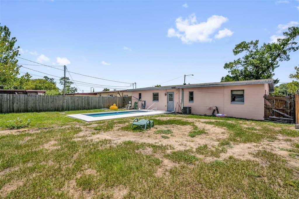 For Sale: $254,900 (3 beds, 1 baths, 888 Square Feet)