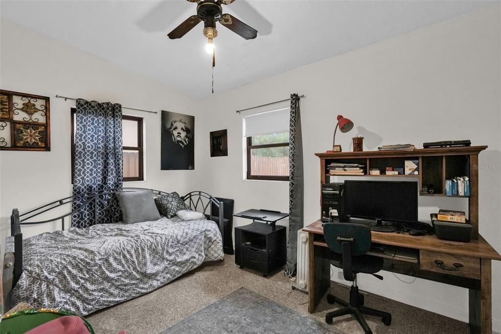 For Sale: $254,900 (3 beds, 1 baths, 888 Square Feet)