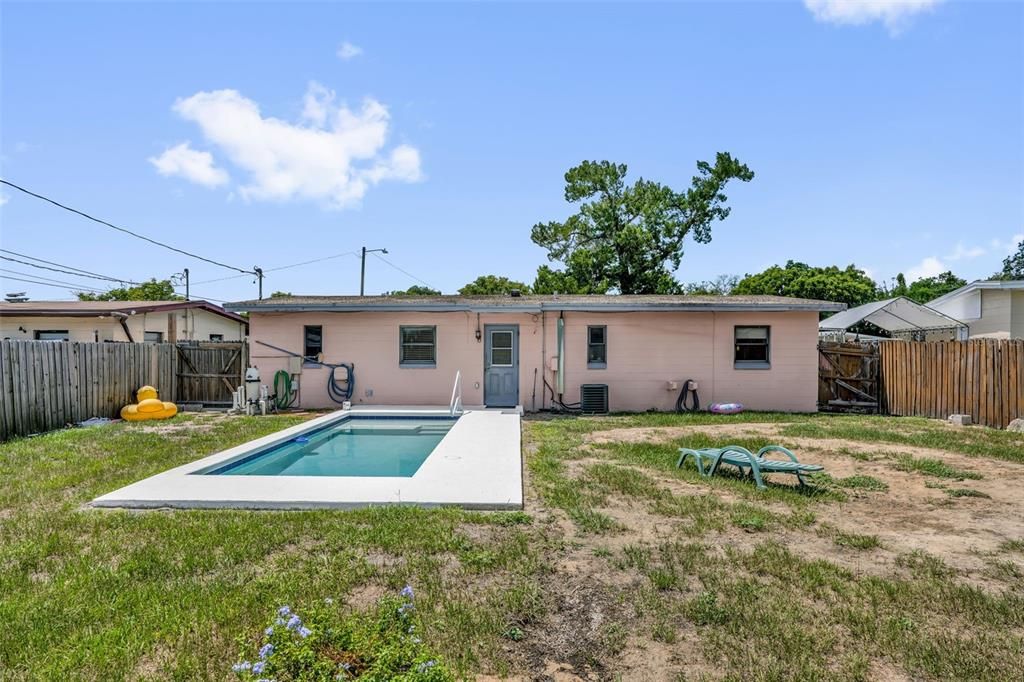 For Sale: $254,900 (3 beds, 1 baths, 888 Square Feet)