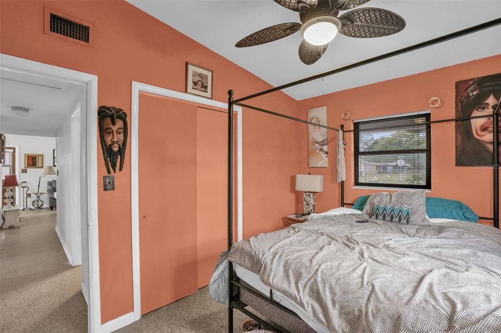 For Sale: $254,900 (3 beds, 1 baths, 888 Square Feet)