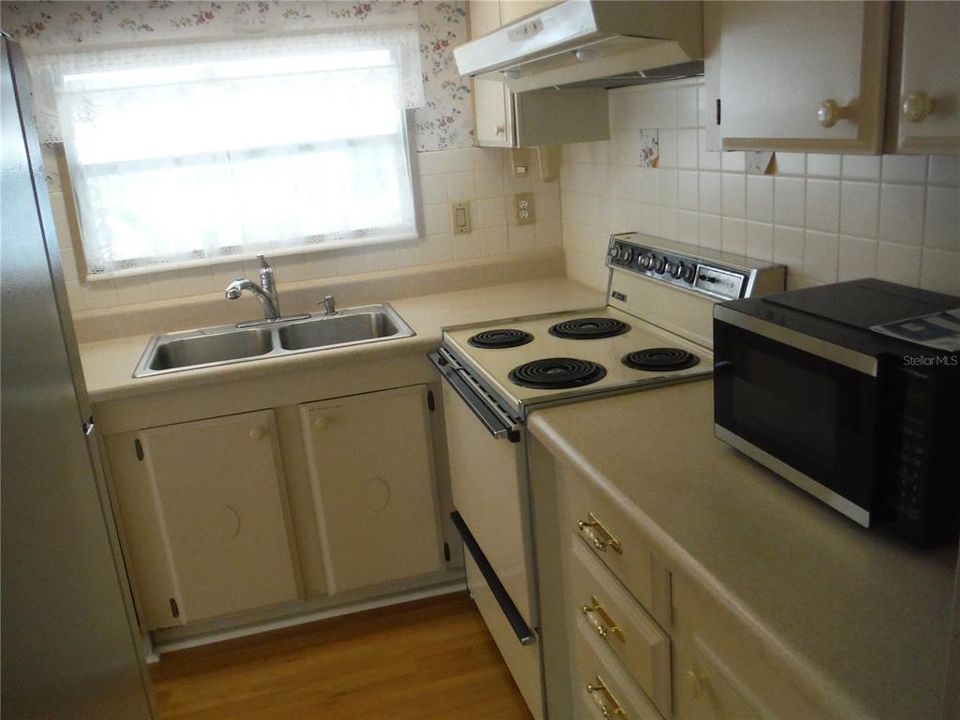 На продажу: $125,000 (2 спален, 2 ванн, 960 Квадратных фут)