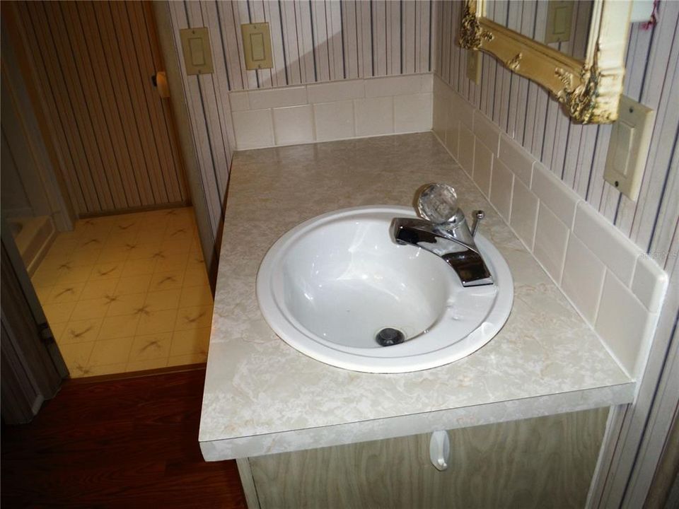 На продажу: $125,000 (2 спален, 2 ванн, 960 Квадратных фут)