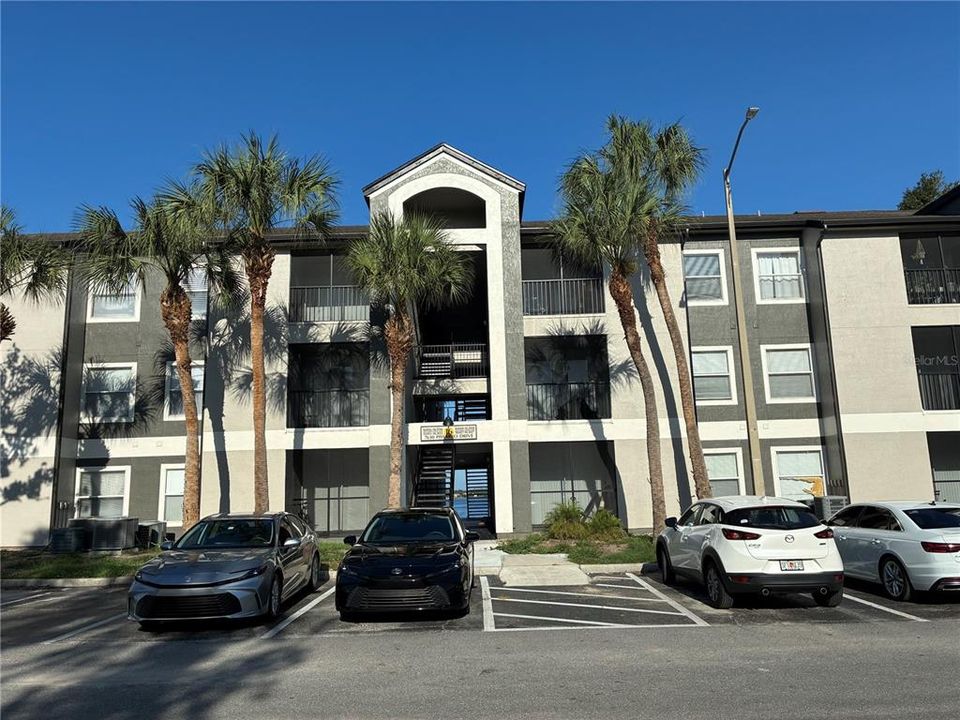 For Rent: $1,450 (1 beds, 1 baths, 671 Square Feet)