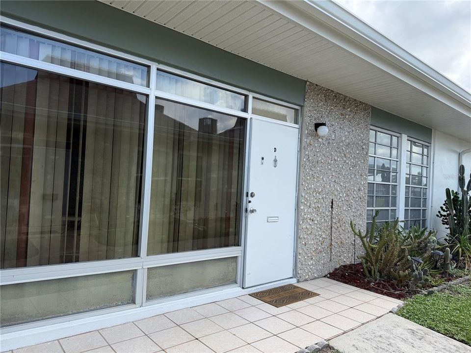 For Sale: $110,000 (2 beds, 1 baths, 768 Square Feet)