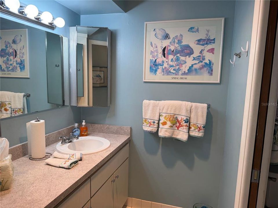 For Sale: $110,000 (2 beds, 1 baths, 768 Square Feet)