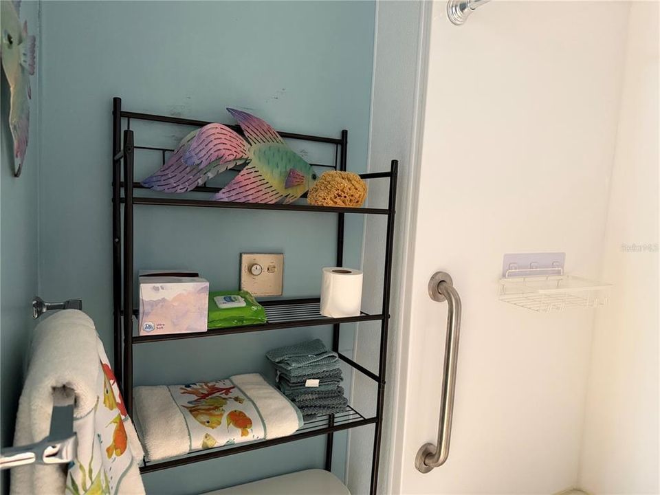 For Sale: $110,000 (2 beds, 1 baths, 768 Square Feet)