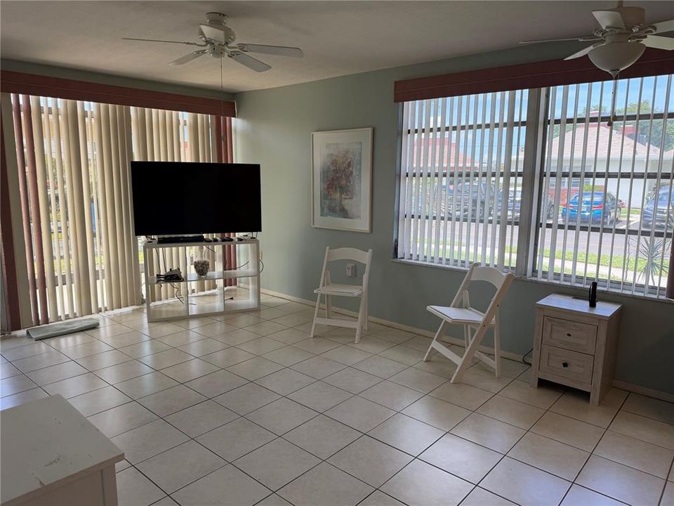 For Sale: $110,000 (2 beds, 1 baths, 768 Square Feet)