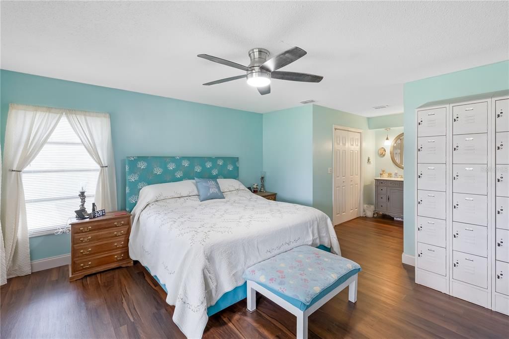For Sale: $270,000 (3 beds, 2 baths, 1512 Square Feet)