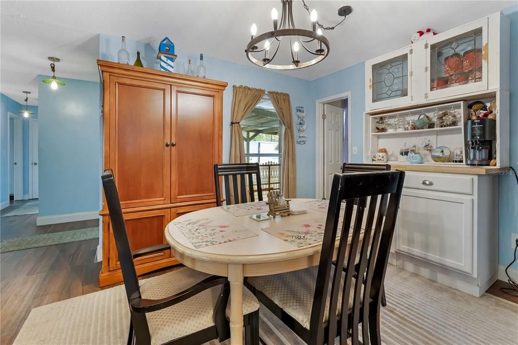 For Sale: $270,000 (3 beds, 2 baths, 1512 Square Feet)