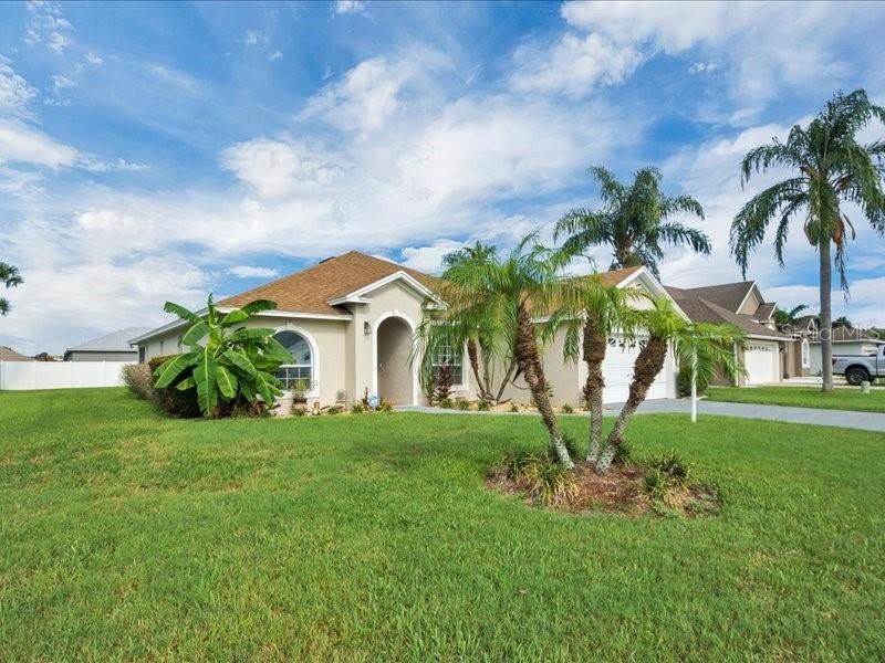 En Venta: $429,000 (4 camas, 2 baños, 2215 Pies cuadrados)