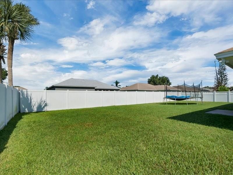 En Venta: $429,000 (4 camas, 2 baños, 2215 Pies cuadrados)