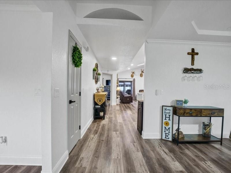 En Venta: $429,000 (4 camas, 2 baños, 2215 Pies cuadrados)