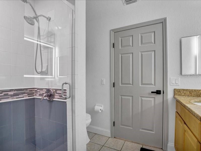 En Venta: $429,000 (4 camas, 2 baños, 2215 Pies cuadrados)