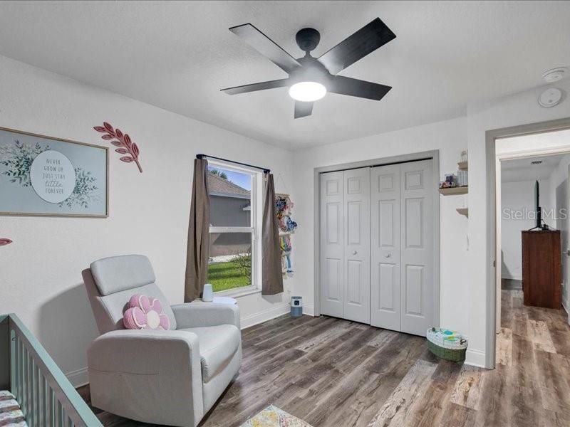 En Venta: $429,000 (4 camas, 2 baños, 2215 Pies cuadrados)