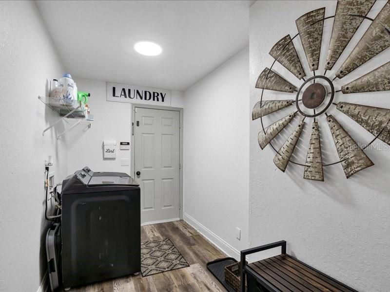 En Venta: $429,000 (4 camas, 2 baños, 2215 Pies cuadrados)