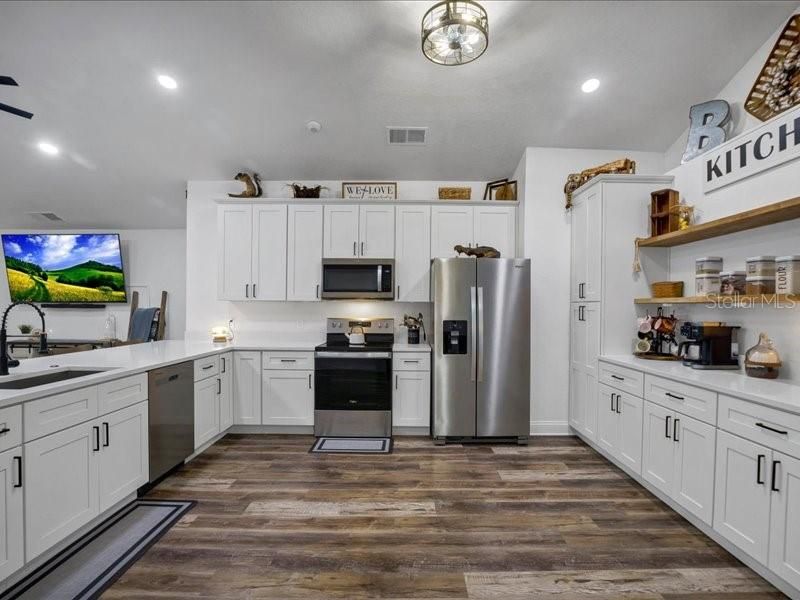 En Venta: $429,000 (4 camas, 2 baños, 2215 Pies cuadrados)