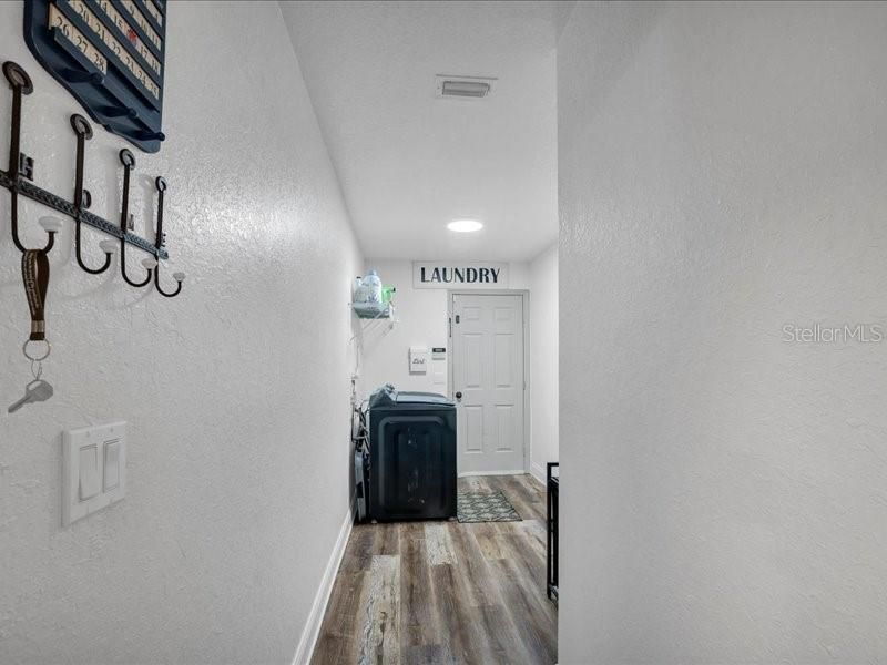 En Venta: $429,000 (4 camas, 2 baños, 2215 Pies cuadrados)