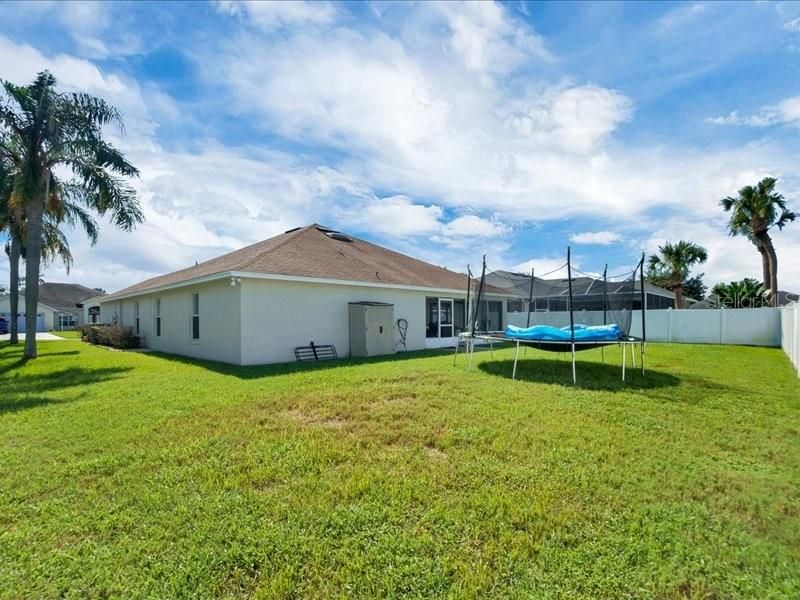 En Venta: $429,000 (4 camas, 2 baños, 2215 Pies cuadrados)