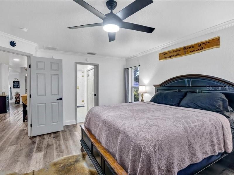 En Venta: $429,000 (4 camas, 2 baños, 2215 Pies cuadrados)