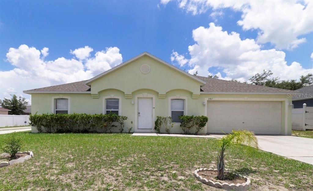 For Rent: $1,695 (4 beds, 2 baths, 1811 Square Feet)
