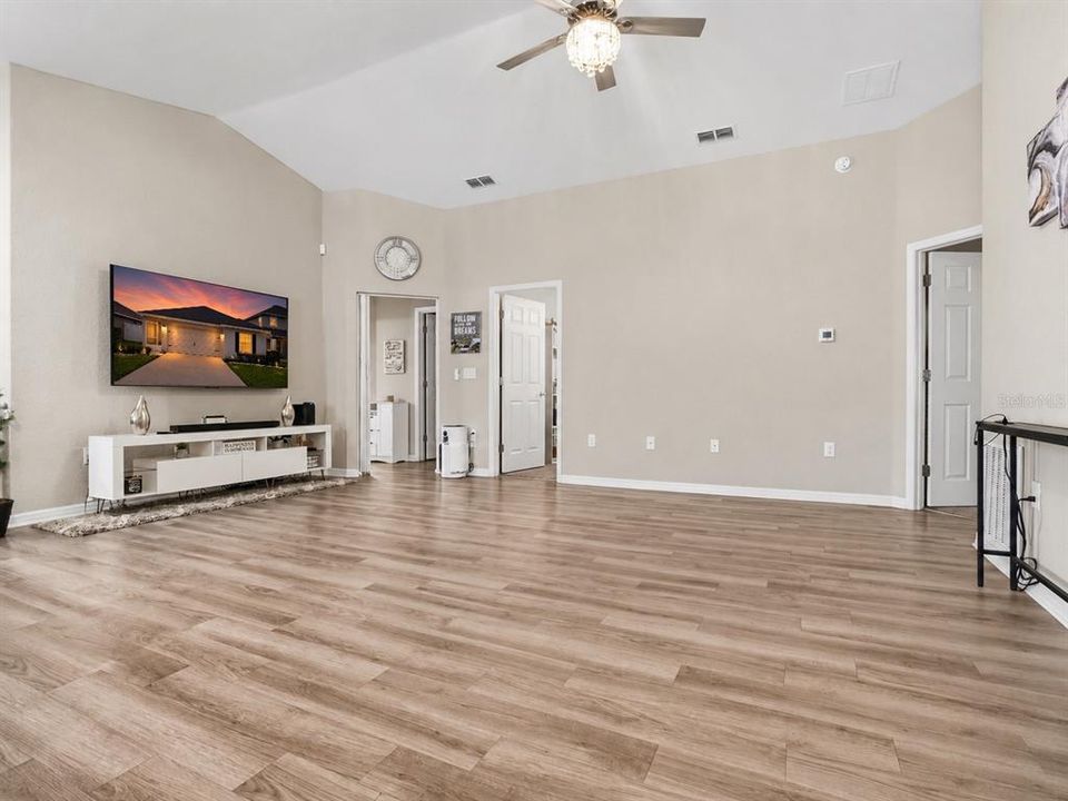 For Rent: $2,355 (4 beds, 2 baths, 1588 Square Feet)