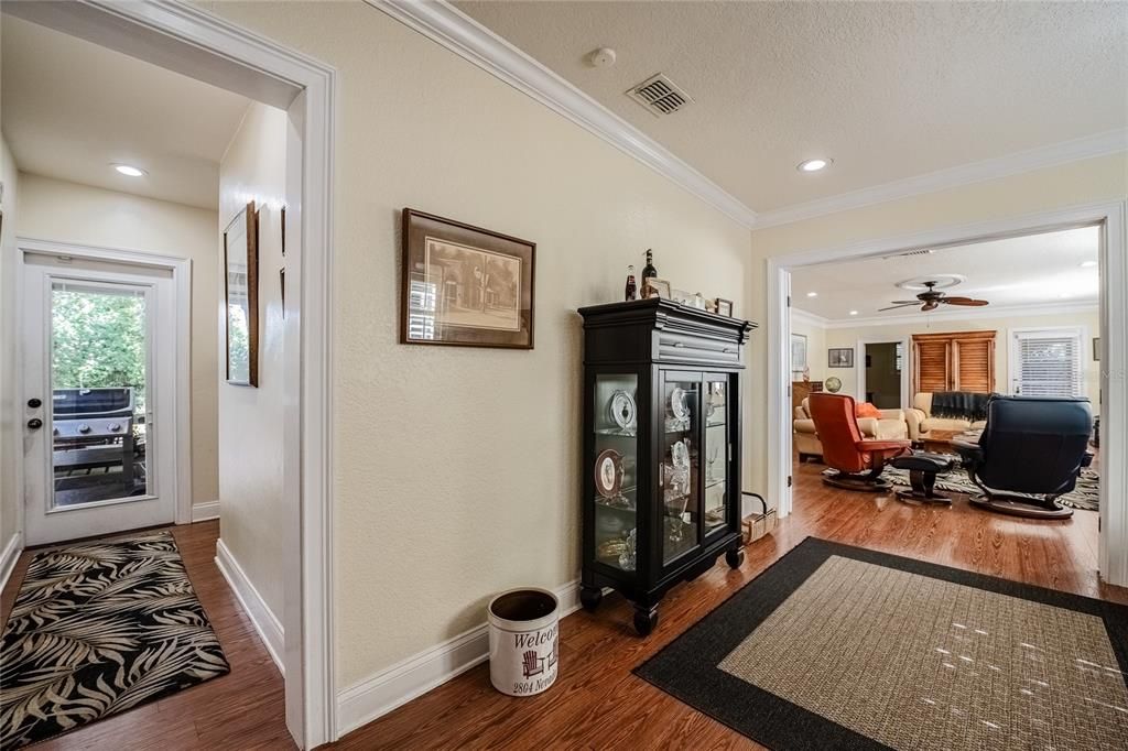 En Venta: $549,900 (3 camas, 2 baños, 1906 Pies cuadrados)