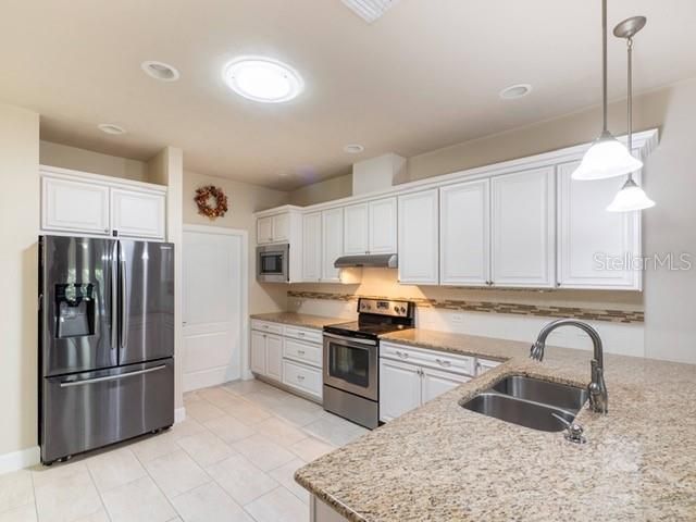 En Venta: $319,900 (3 camas, 2 baños, 1712 Pies cuadrados)