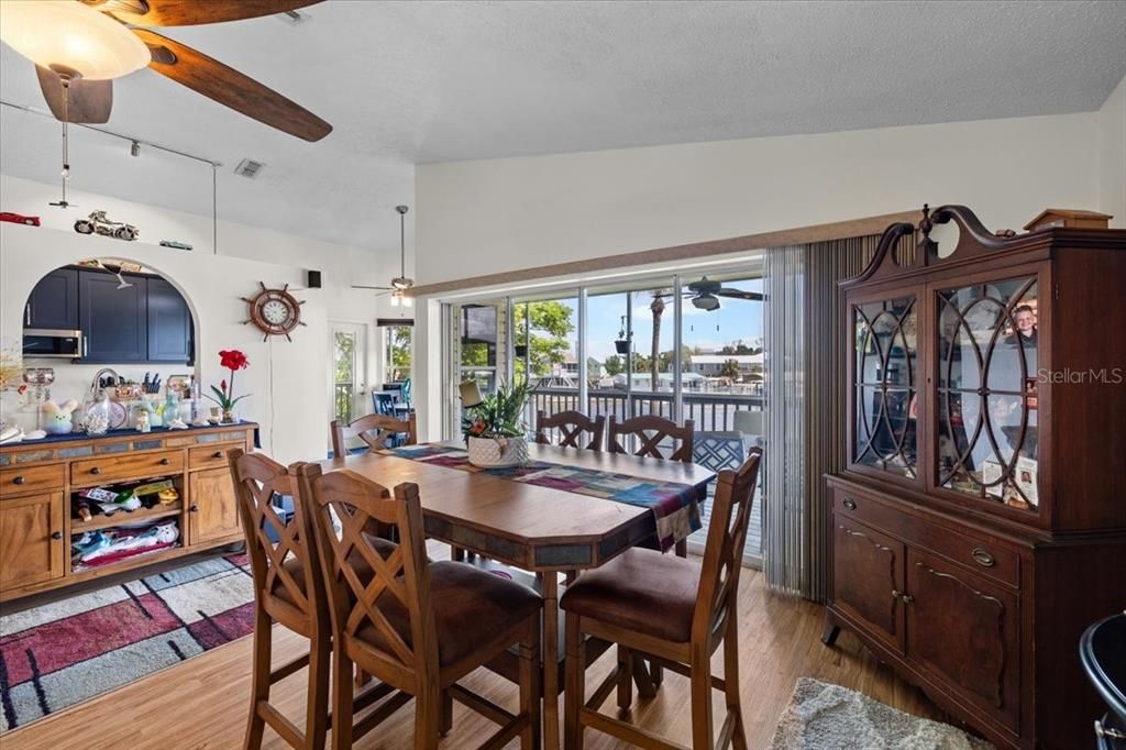 For Sale: $610,000 (2 beds, 2 baths, 1389 Square Feet)