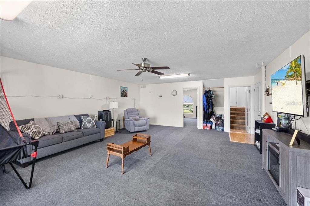 For Sale: $610,000 (2 beds, 2 baths, 1389 Square Feet)