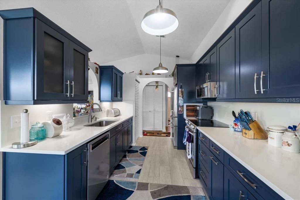 For Sale: $610,000 (2 beds, 2 baths, 1389 Square Feet)